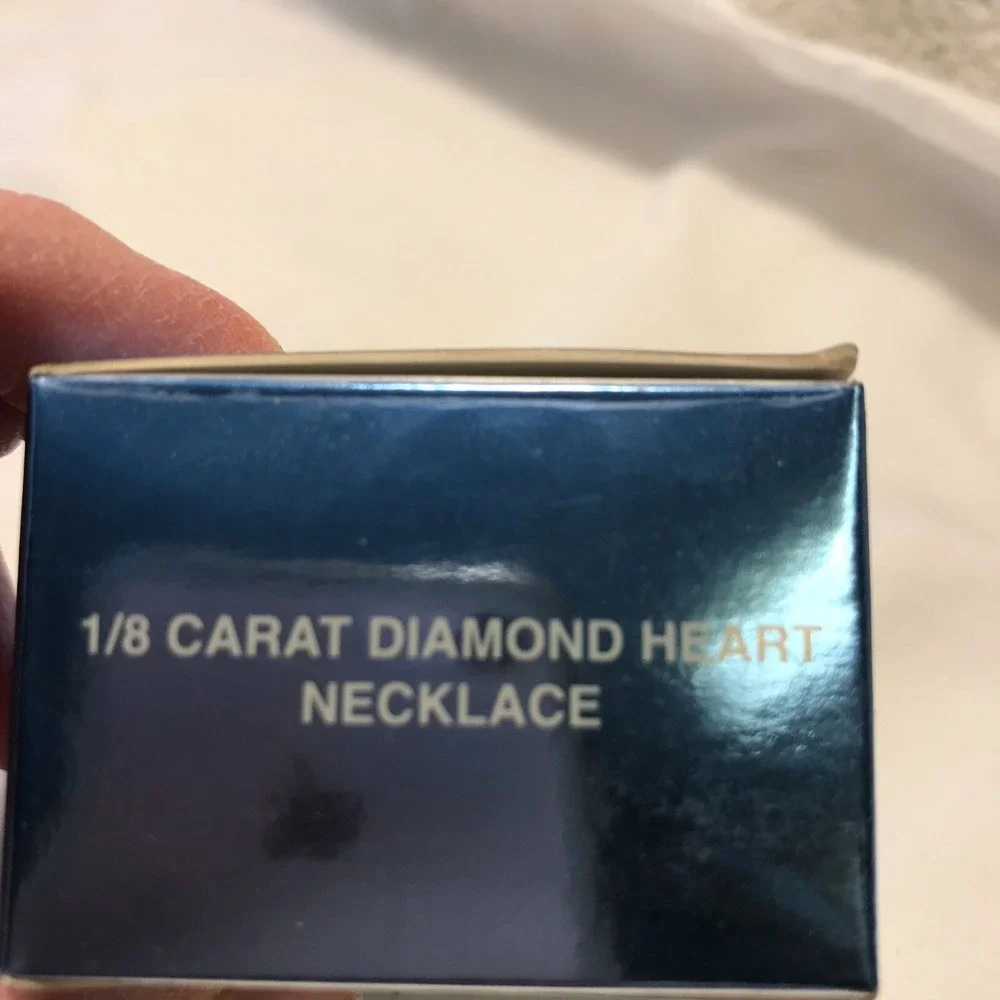 1/8 Carat Diamond Heart Necklace By Avon In Gift Box Sparkling Love Symbol